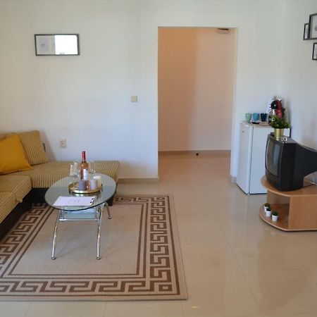 Villa Viktoria Studios ซาเรโว ภายนอก รูปภาพ